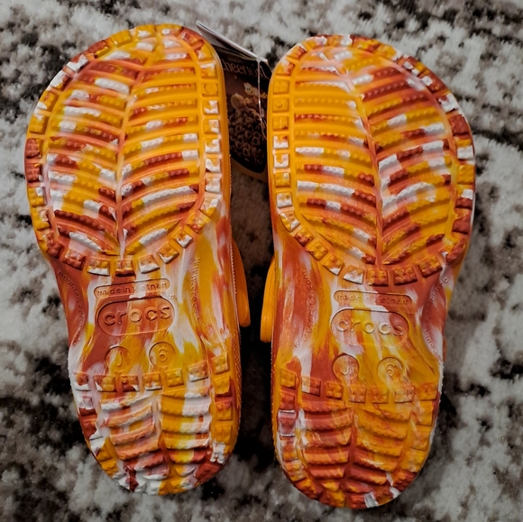 Crocs Honey Nut Cheerios clog sandals! Size 6y / 7.5 women - Picture 3 of 8